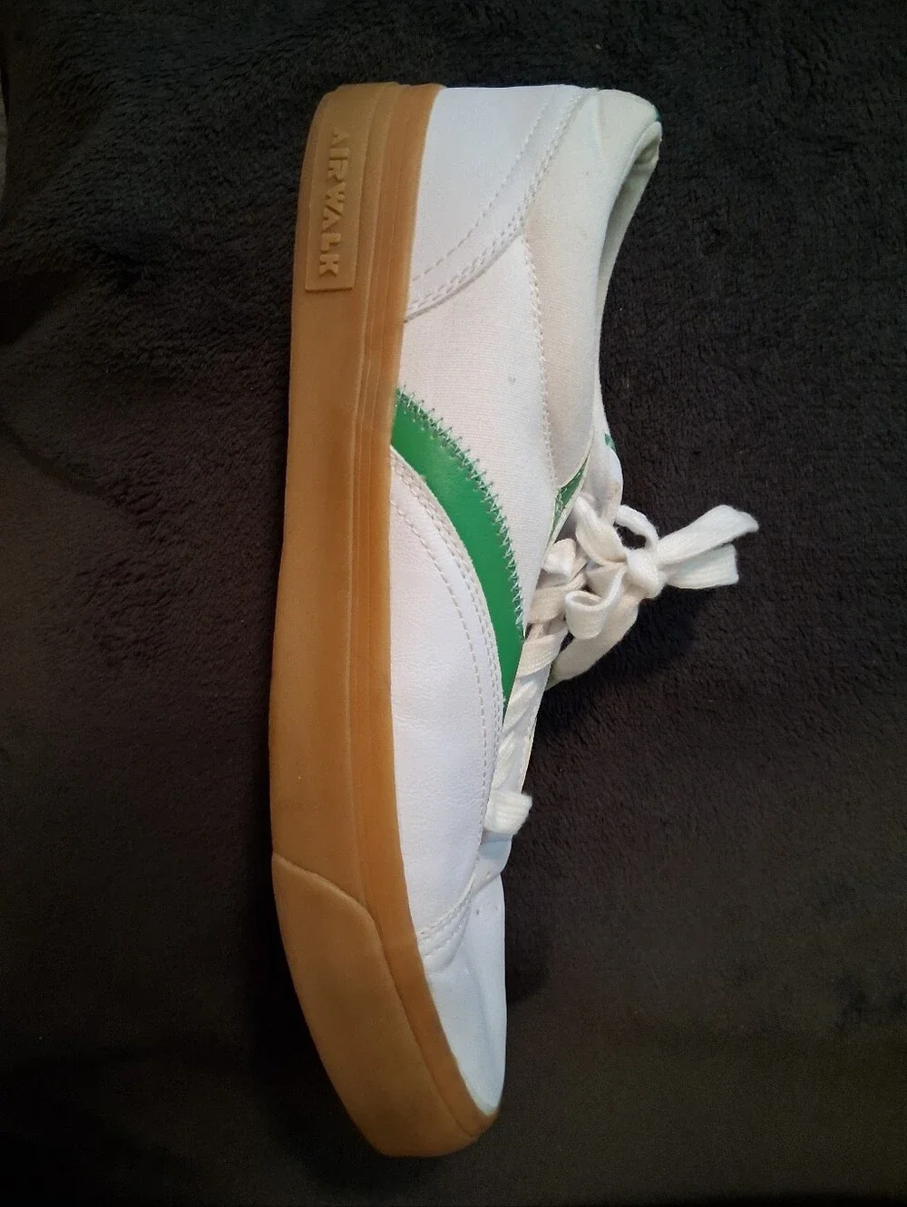 Airwalk White & Green Low-Top Sneakers with Gum Outsole
